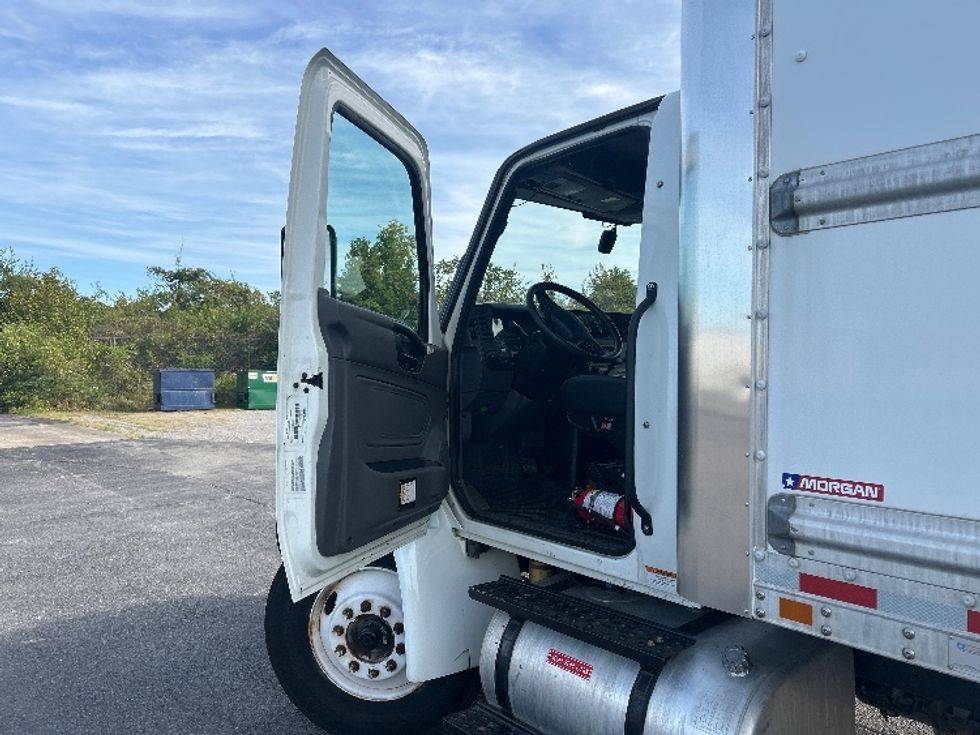 Medium Duty Box Truck-Light and Medium Duty Trucks-International-2022-MV607-Nashville (Mount Juliet)-TN-233,399\n\t\tmiles-$ 44,250 - Image 16