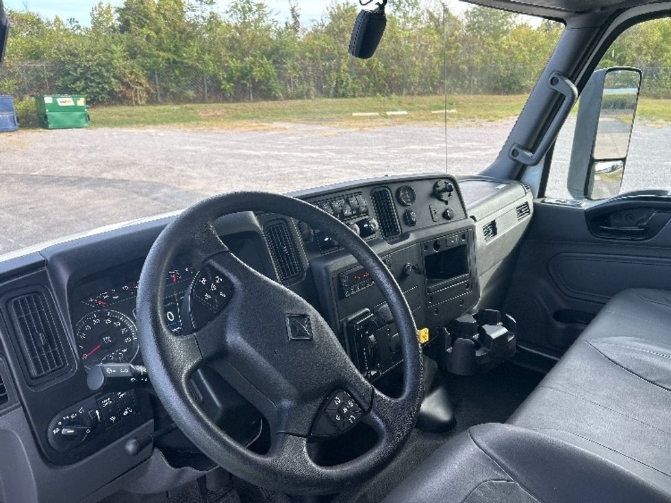 Medium Duty Box Truck-Light and Medium Duty Trucks-International-2022-MV607-Nashville (Mount Juliet)-TN-233,399\n\t\tmiles-$ 44,250 - Image 17