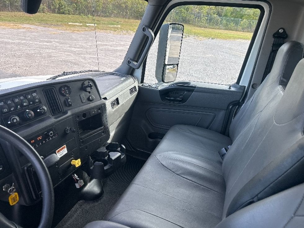 Medium Duty Box Truck-Light and Medium Duty Trucks-International-2022-MV607-Nashville (Mount Juliet)-TN-233,399\n\t\tmiles-$ 44,250 - Image 19