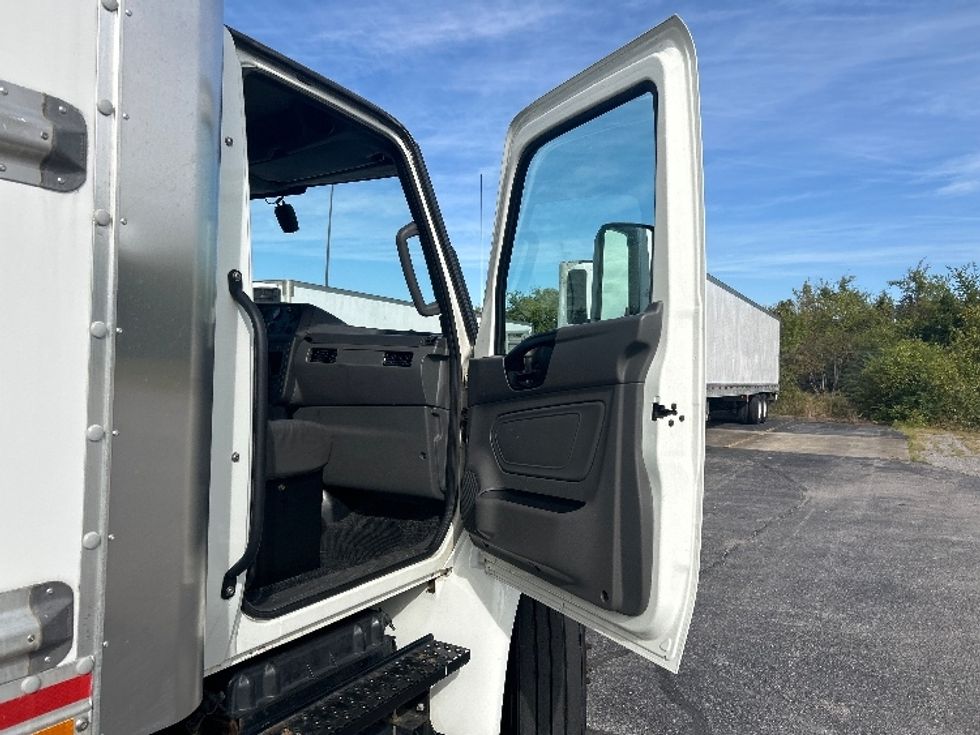Medium Duty Box Truck-Light and Medium Duty Trucks-International-2022-MV607-Nashville (Mount Juliet)-TN-233,399\n\t\tmiles-$ 44,250 - Image 20