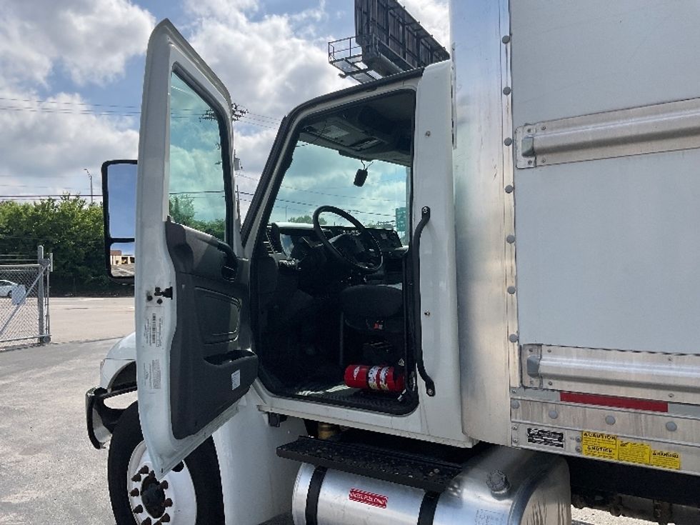 Medium Duty Box Truck-Light and Medium Duty Trucks-International-2022-MV607-Nashville (Mount Juliet)-TN-83,499\n\t\tmiles-$ 78,750 - Image 16