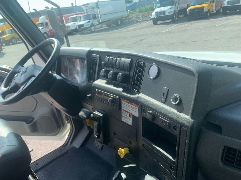 Medium Duty Box Truck-Light and Medium Duty Trucks-International-2022-MV607-Nashville (Mount Juliet)-TN-98,682\n\t\tmiles-$ 71,250 - Image 21