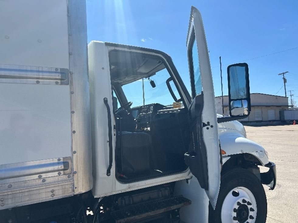 Medium Duty Box Truck-Light and Medium Duty Trucks-International-2022-MV607-Nashville-TN-256,465\n\t\tmiles-$ 45,000 - Image 20