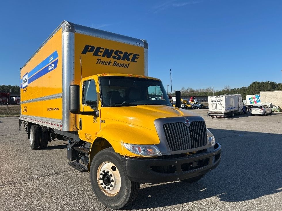 Medium Duty Box Truck-Light and Medium Duty Trucks-International-2022-MV607-New Castle-DE-199,630\n\t\tmiles-$ 57,000 - Image 1