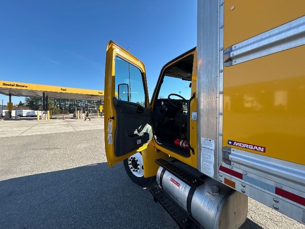 Medium Duty Box Truck-Light and Medium Duty Trucks-International-2022-MV607-New Castle-DE-199,630\n\t\tmiles-$ 57,000 - Image 16