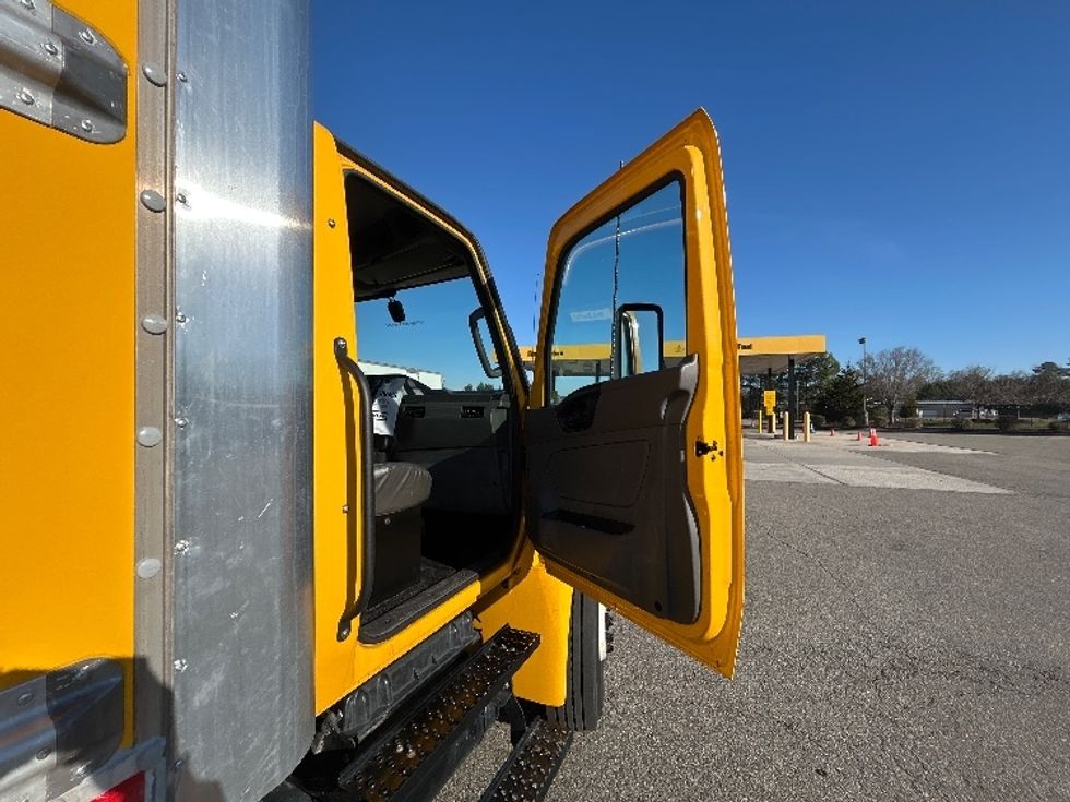 Medium Duty Box Truck-Light and Medium Duty Trucks-International-2022-MV607-New Castle-DE-199,630\n\t\tmiles-$ 57,000 - Image 20