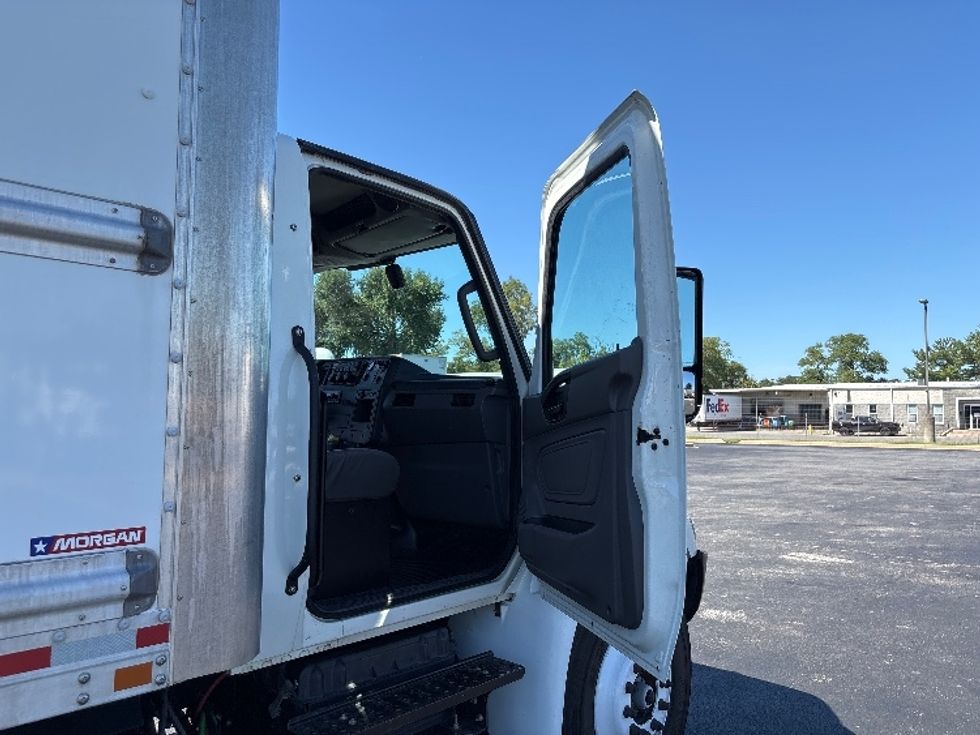 Medium Duty Box Truck-Light and Medium Duty Trucks-International-2022-MV607-New Castle-DE-233,607\n\t\tmiles-$ 44,000 - Image 20