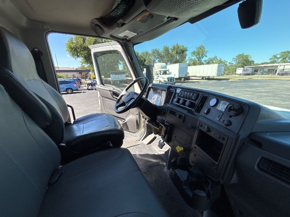 Medium Duty Box Truck-Light and Medium Duty Trucks-International-2022-MV607-New Castle-DE-233,607\n\t\tmiles-$ 44,000 - Image 22