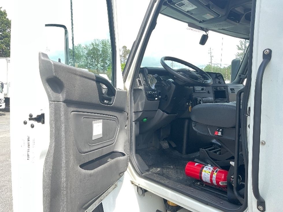 Medium Duty Box Truck-Light and Medium Duty Trucks-International-2022-MV607-Norcross-GA-108,554\n\t\tmiles-$ 79,250 - Image 16
