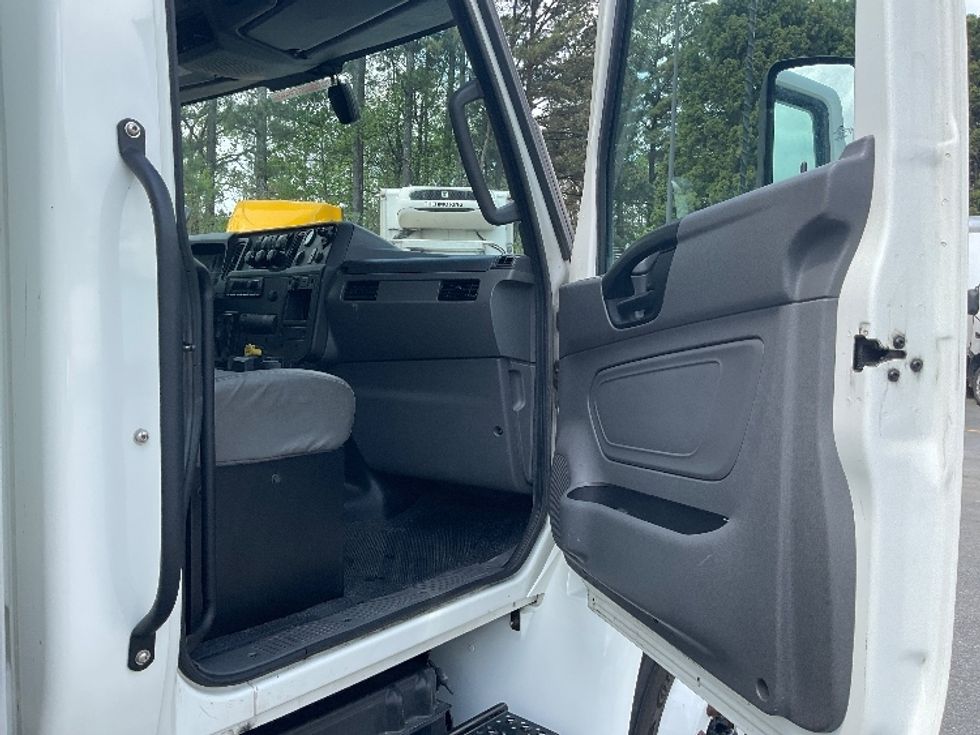 Medium Duty Box Truck-Light and Medium Duty Trucks-International-2022-MV607-Norcross-GA-108,554\n\t\tmiles-$ 79,250 - Image 20