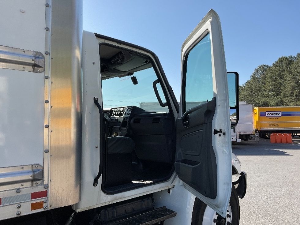 Medium Duty Box Truck-Light and Medium Duty Trucks-International-2022-MV607-Norcross-GA-127,911\n\t\tmiles-$ 75,250 - Image 17