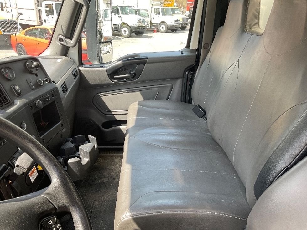 Medium Duty Box Truck-Light and Medium Duty Trucks-International-2022-MV607-Norcross-GA-129,216\n\t\tmiles-$ 75,000 - Image 19