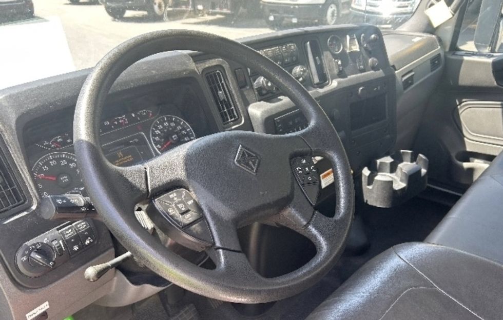 Medium Duty Box Truck-Light and Medium Duty Trucks-International-2022-MV607-Norcross-GA-130,273\n\t\tmiles-$ 74,750 - Image 17