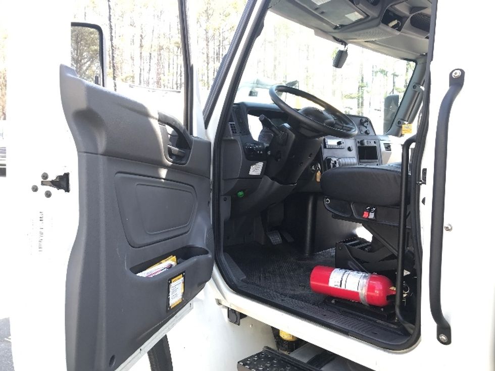 Medium Duty Box Truck-Light and Medium Duty Trucks-International-2022-MV607-Norcross-GA-138,927\n\t\tmiles-$ 73,250 - Image 16