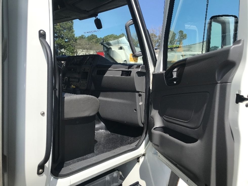 Medium Duty Box Truck-Light and Medium Duty Trucks-International-2022-MV607-Norcross-GA-138,927\n\t\tmiles-$ 73,250 - Image 20