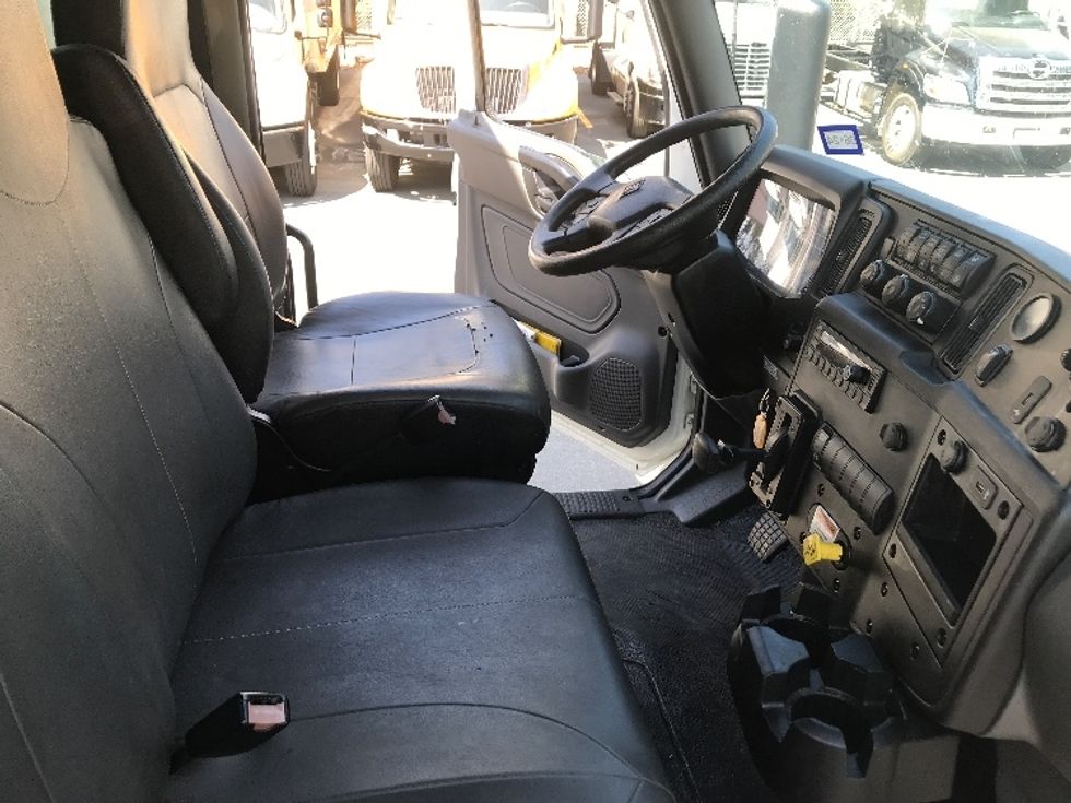 Medium Duty Box Truck-Light and Medium Duty Trucks-International-2022-MV607-Norcross-GA-138,927\n\t\tmiles-$ 73,250 - Image 22