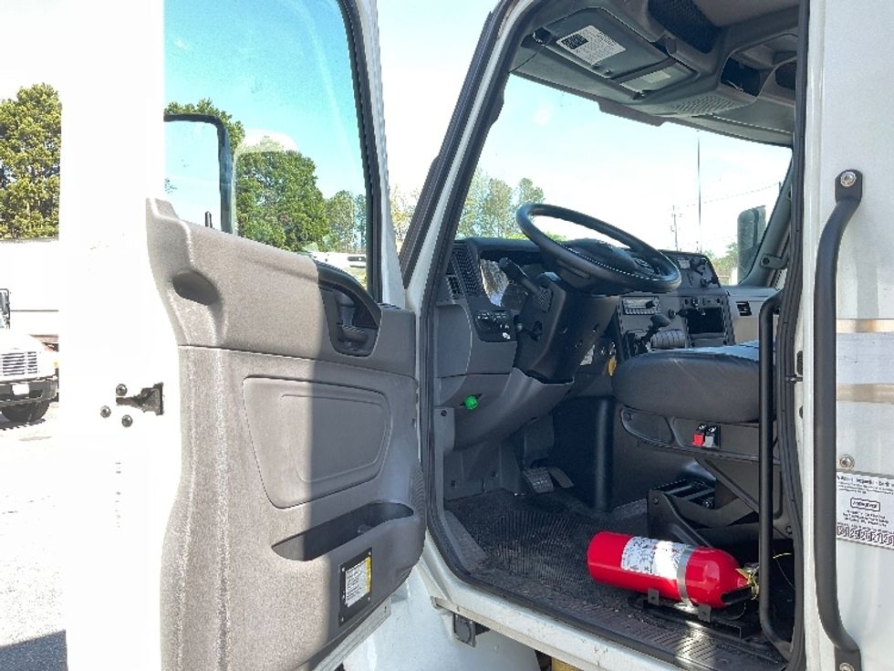 Medium Duty Box Truck-Light and Medium Duty Trucks-International-2022-MV607-Norcross-GA-140,017\n\t\tmiles-$ 68,500 - Image 16