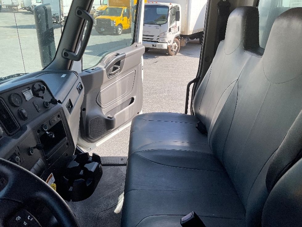 Medium Duty Box Truck-Light and Medium Duty Trucks-International-2022-MV607-Norcross-GA-140,017\n\t\tmiles-$ 68,500 - Image 19