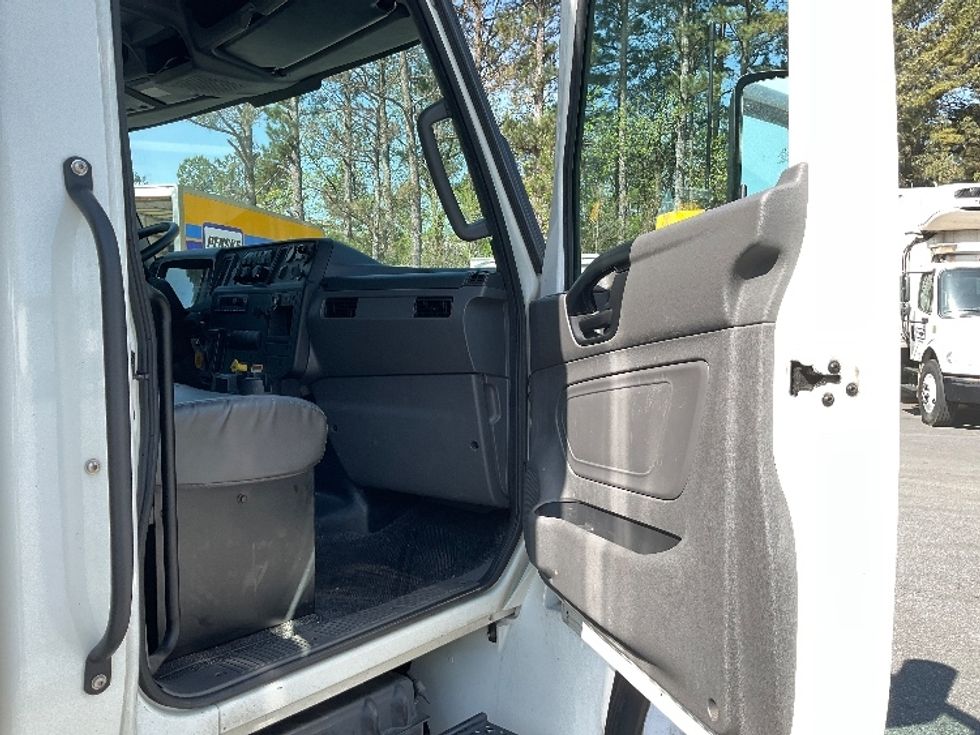 Medium Duty Box Truck-Light and Medium Duty Trucks-International-2022-MV607-Norcross-GA-140,017\n\t\tmiles-$ 68,500 - Image 20