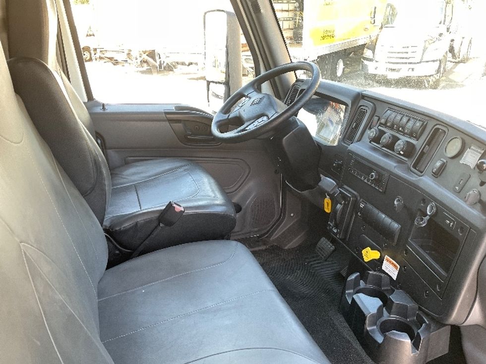 Medium Duty Box Truck-Light and Medium Duty Trucks-International-2022-MV607-Norcross-GA-140,017\n\t\tmiles-$ 68,500 - Image 22