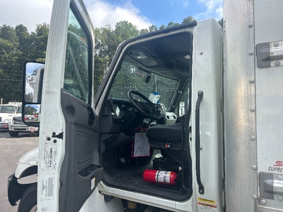 Medium Duty Box Truck-Light and Medium Duty Trucks-International-2022-MV607-Norcross-GA-140,350\n\t\tmiles-$ 71,500 - Image 16
