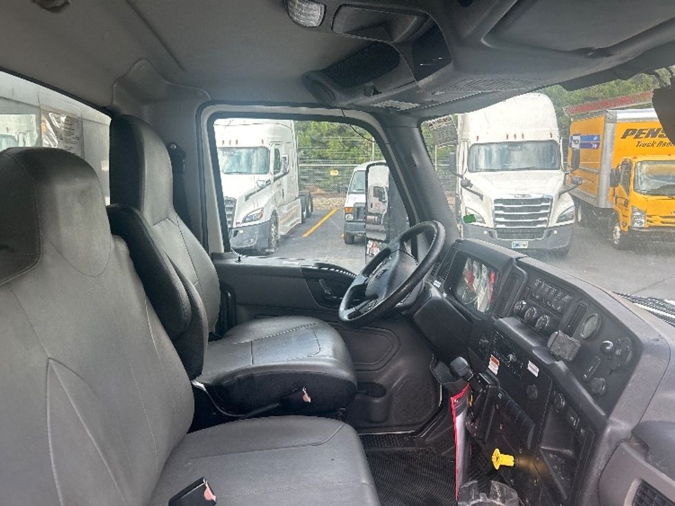 Medium Duty Box Truck-Light and Medium Duty Trucks-International-2022-MV607-Norcross-GA-140,350\n\t\tmiles-$ 71,500 - Image 22