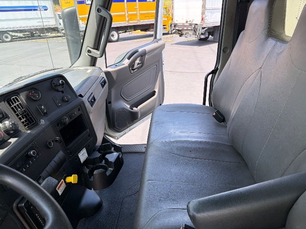 Medium Duty Box Truck-Light and Medium Duty Trucks-International-2022-MV607-Norcross-GA-150,007\n\t\tmiles-$ 64,000 - Image 19