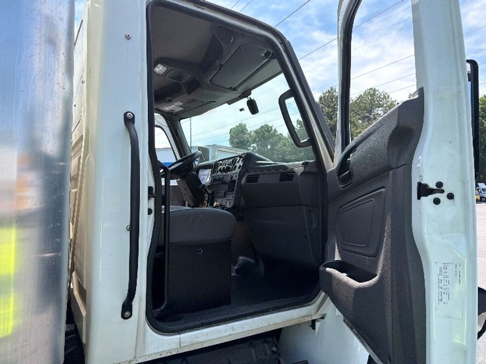 Medium Duty Box Truck-Light and Medium Duty Trucks-International-2022-MV607-Norcross-GA-150,007\n\t\tmiles-$ 64,000 - Image 20