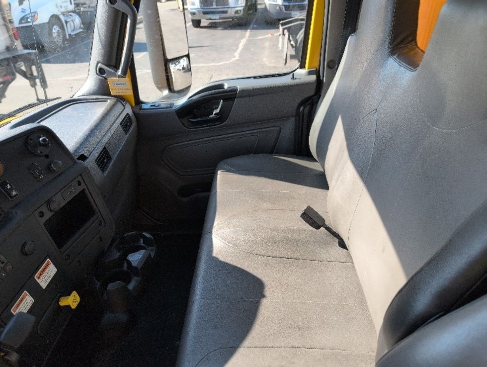 Medium Duty Box Truck-Light and Medium Duty Trucks-International-2022-MV607-North Bergen-NJ-235,615\n\t\tmiles-$ 39,500 - Image 19