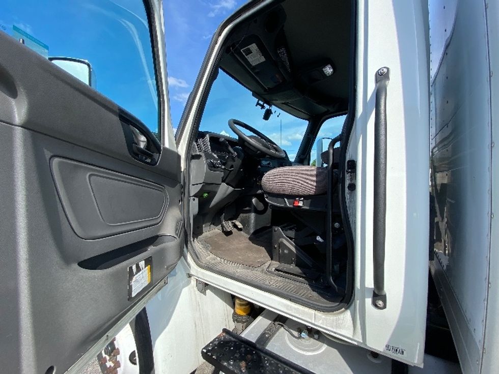 Medium Duty Box Truck-Light and Medium Duty Trucks-International-2022-MV607-Ocala-FL-118,448\n\t\tmiles-$ 64,500 - Image 16