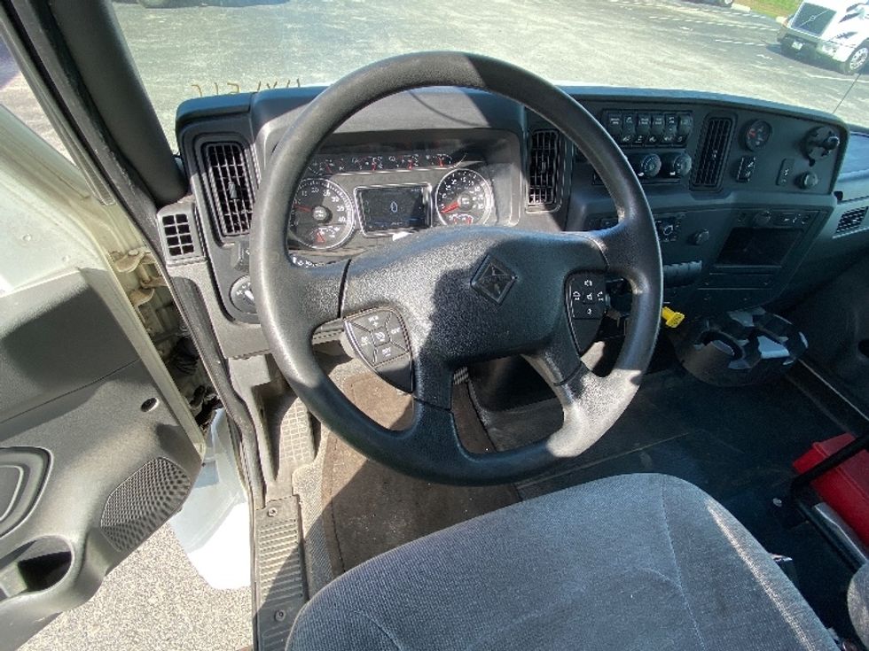 Medium Duty Box Truck-Light and Medium Duty Trucks-International-2022-MV607-Ocala-FL-118,448\n\t\tmiles-$ 64,500 - Image 17