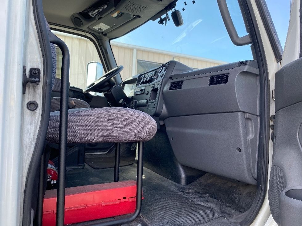 Medium Duty Box Truck-Light and Medium Duty Trucks-International-2022-MV607-Ocala-FL-118,448\n\t\tmiles-$ 64,500 - Image 20