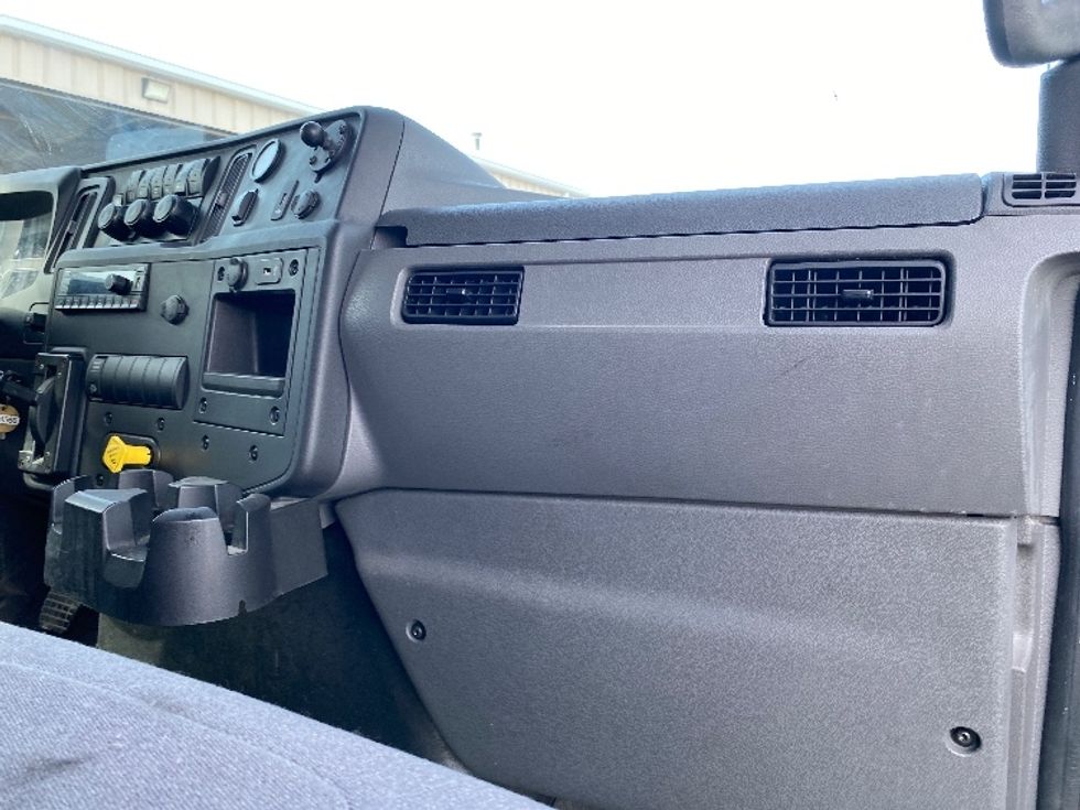 Medium Duty Box Truck-Light and Medium Duty Trucks-International-2022-MV607-Ocala-FL-118,448\n\t\tmiles-$ 64,500 - Image 21