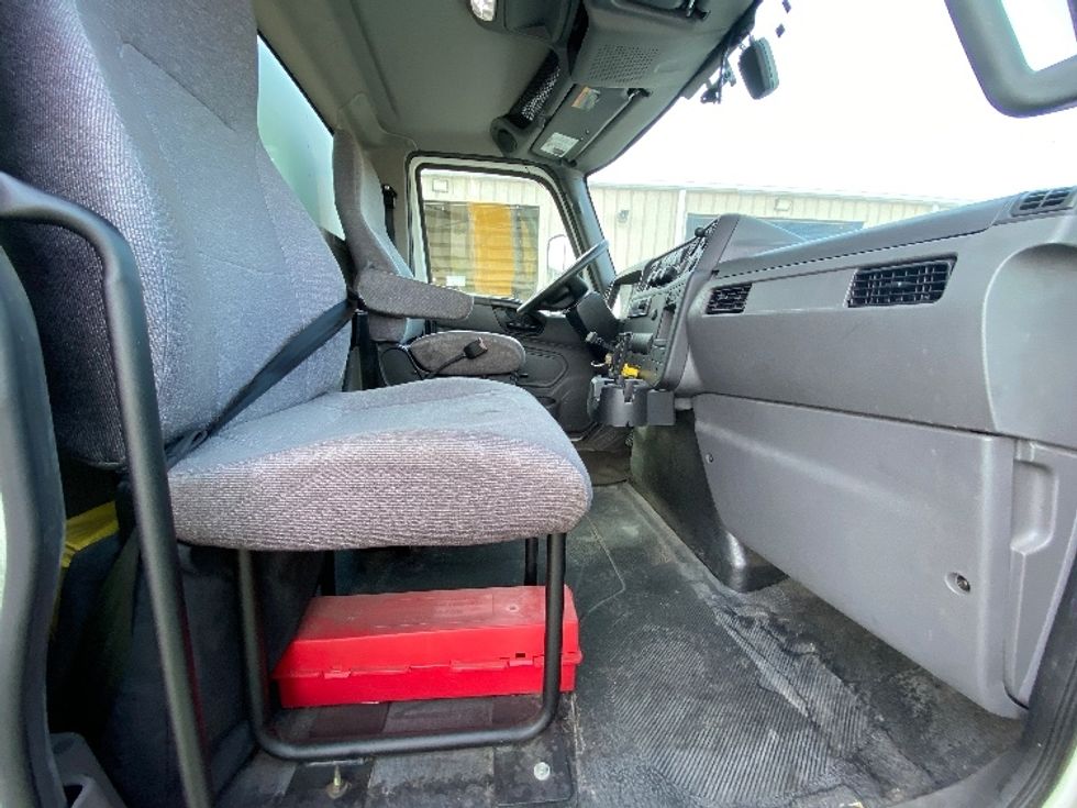 Medium Duty Box Truck-Light and Medium Duty Trucks-International-2022-MV607-Ocala-FL-118,448\n\t\tmiles-$ 64,500 - Image 22