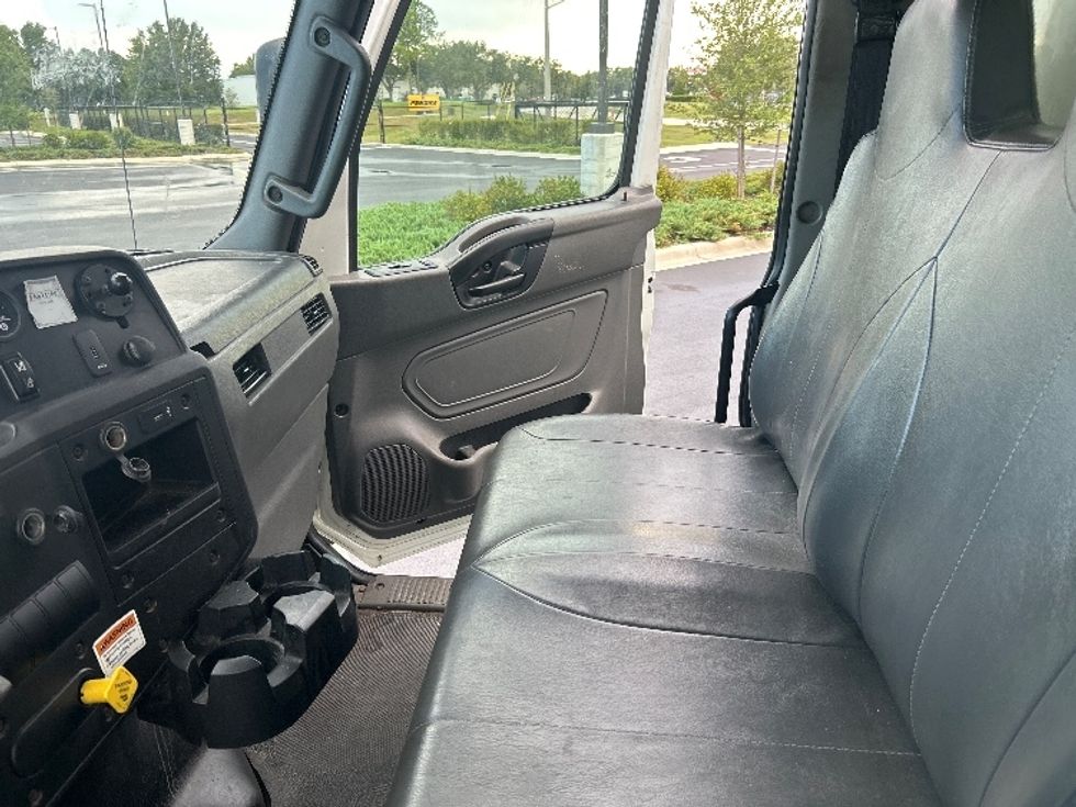 Medium Duty Box Truck-Light and Medium Duty Trucks-International-2022-MV607-Ocala-FL-160,423\n\t\tmiles-$ 71,000 - Image 19