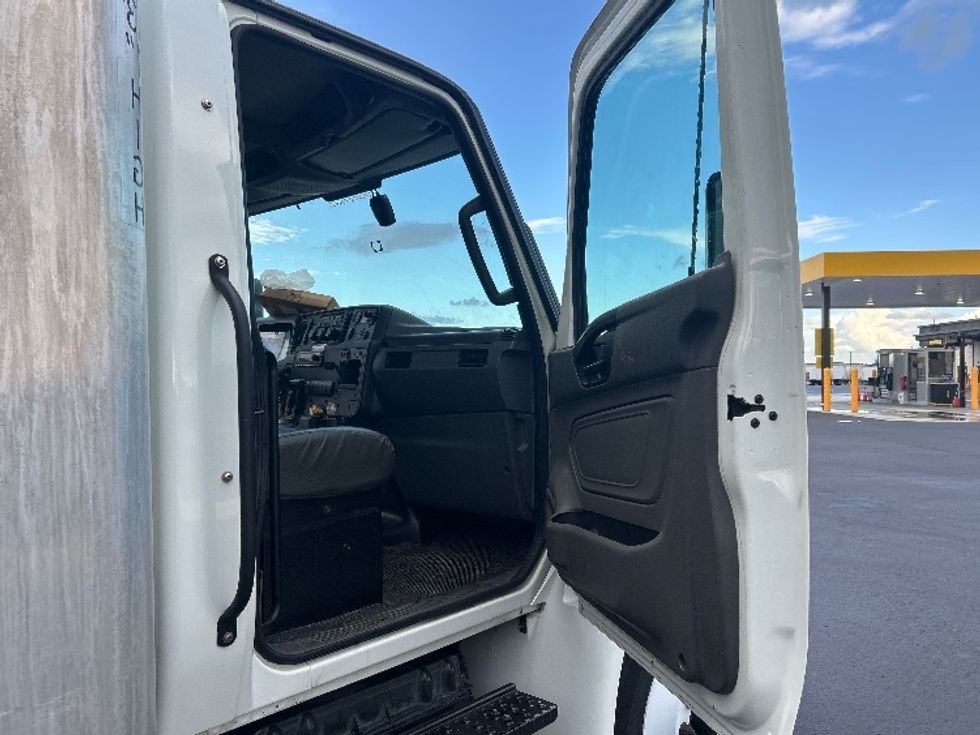 Medium Duty Box Truck-Light and Medium Duty Trucks-International-2022-MV607-Ocala-FL-160,423\n\t\tmiles-$ 71,000 - Image 20