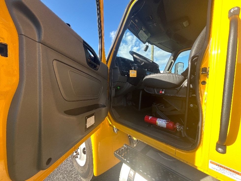 Medium Duty Box Truck-Light and Medium Duty Trucks-International-2022-MV607-Ocala-FL-259,462\n\t\tmiles-$ 34,000 - Image 16