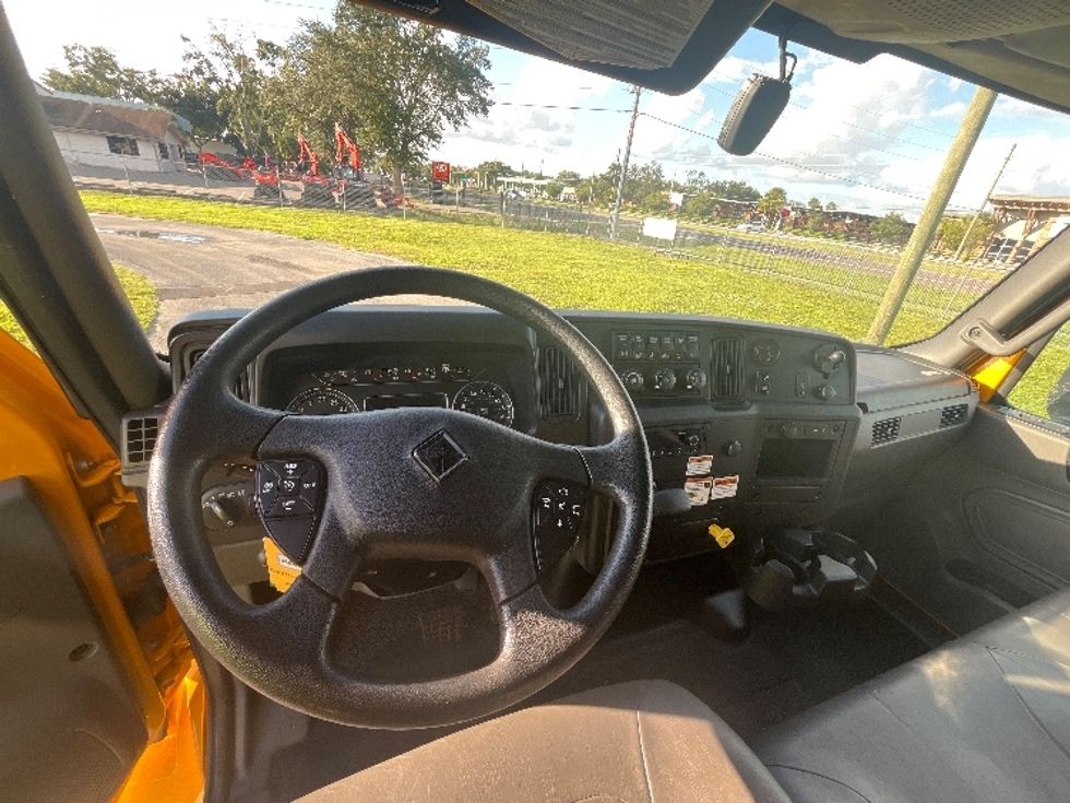 Medium Duty Box Truck-Light and Medium Duty Trucks-International-2022-MV607-Ocala-FL-259,462\n\t\tmiles-$ 34,000 - Image 17