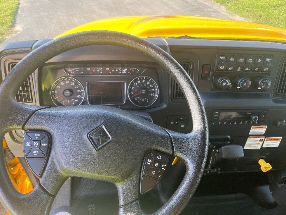 Medium Duty Box Truck-Light and Medium Duty Trucks-International-2022-MV607-Ocala-FL-259,462\n\t\tmiles-$ 34,000 - Image 18