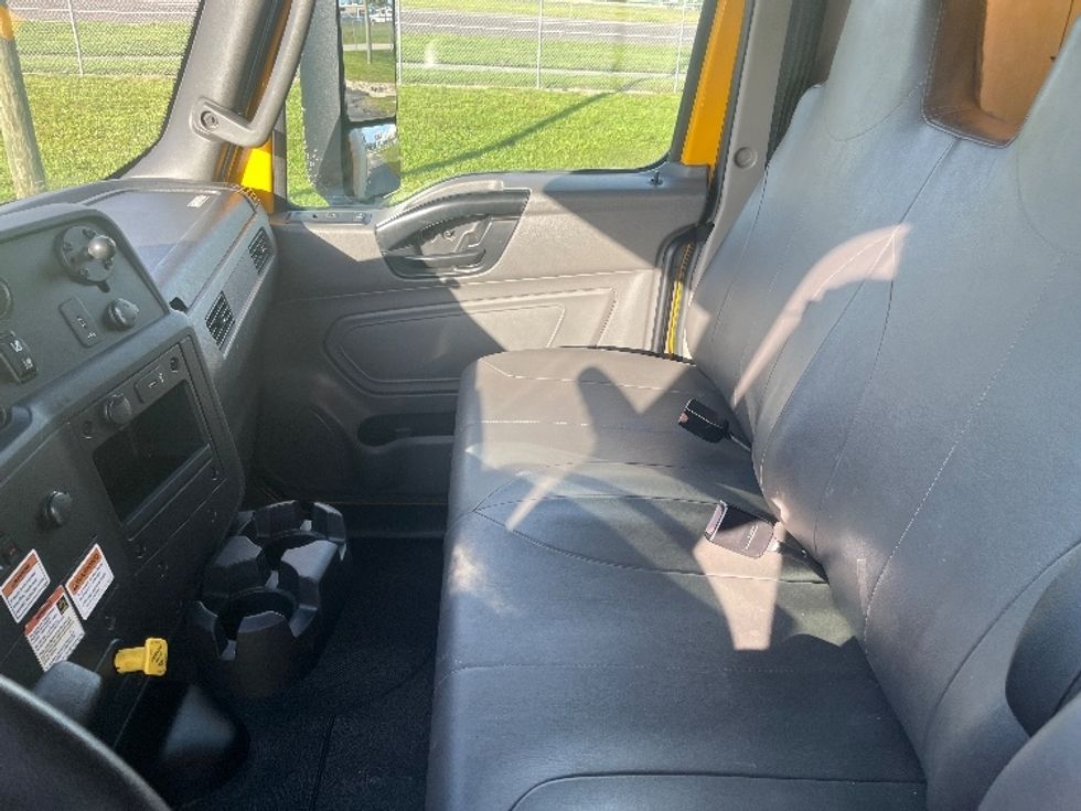 Medium Duty Box Truck-Light and Medium Duty Trucks-International-2022-MV607-Ocala-FL-259,462\n\t\tmiles-$ 34,000 - Image 19