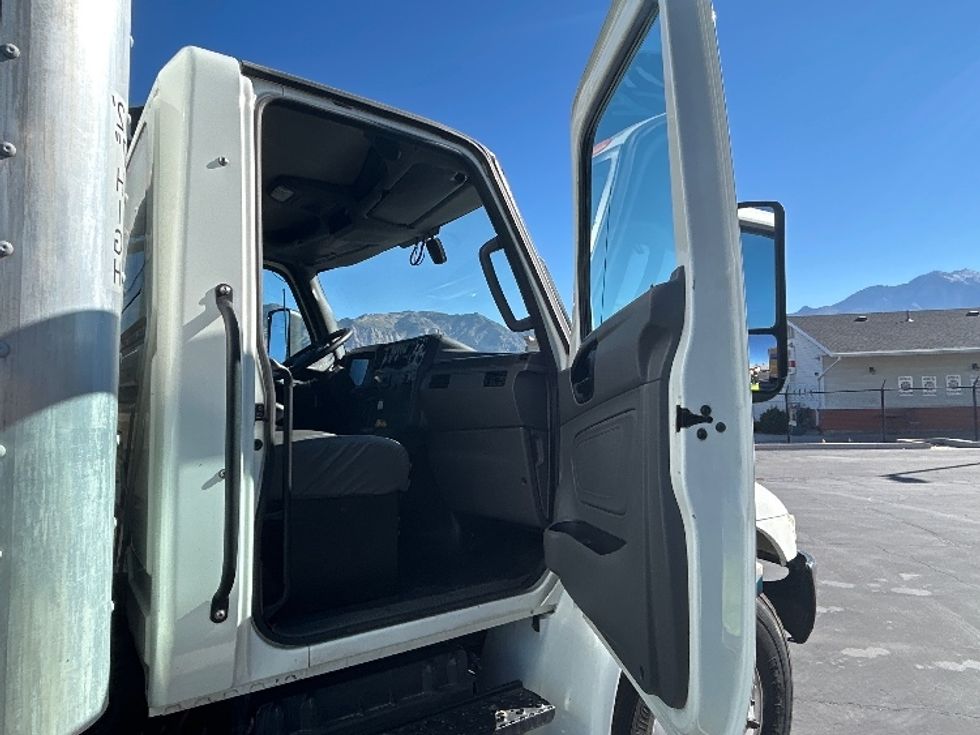 Medium Duty Box Truck-Light and Medium Duty Trucks-International-2022-MV607-Ogden-UT-215,760\n\t\tmiles-$ 47,250 - Image 20
