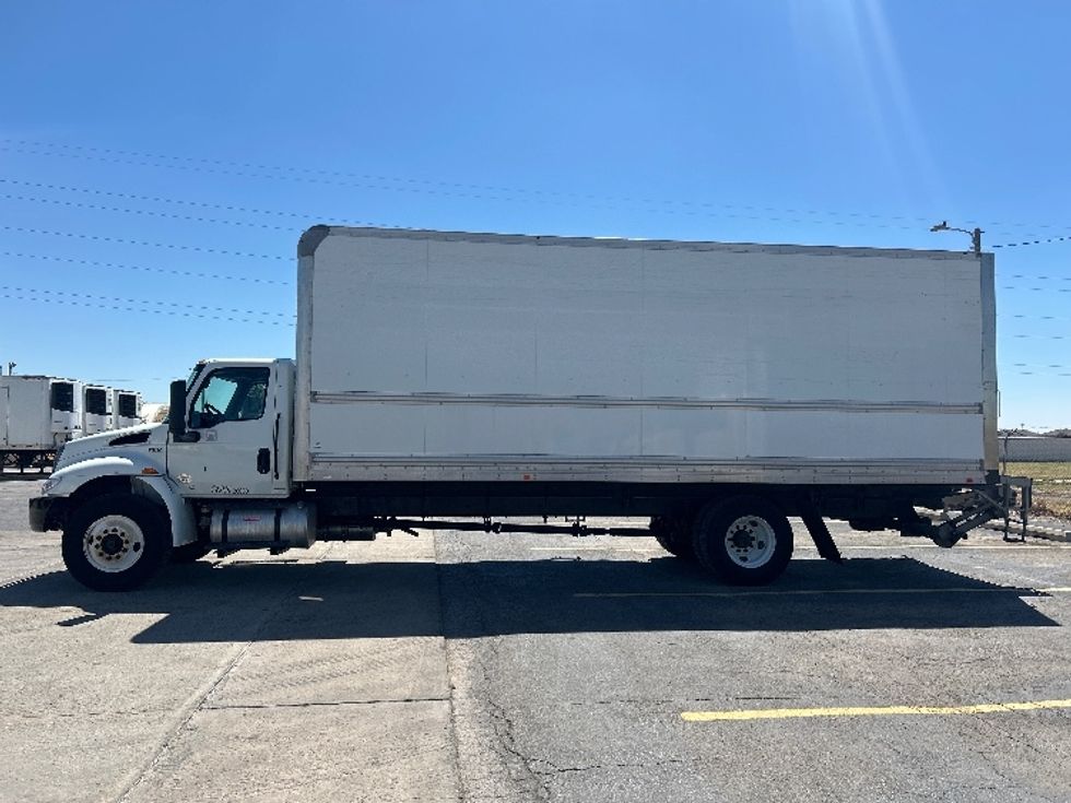 Medium Duty Box Truck-Light and Medium Duty Trucks-International-2022-MV607-Oklahoma City-OK-137,085\n\t\tmiles-$ 75,500 - Image 4