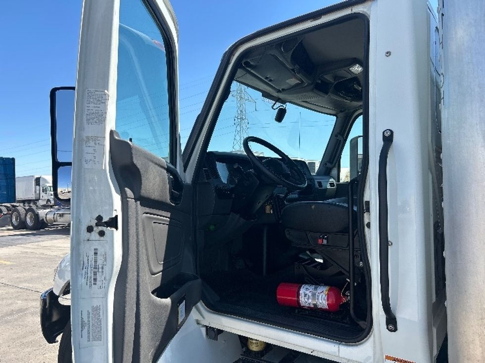 Medium Duty Box Truck-Light and Medium Duty Trucks-International-2022-MV607-Oklahoma City-OK-137,085\n\t\tmiles-$ 75,500 - Image 16
