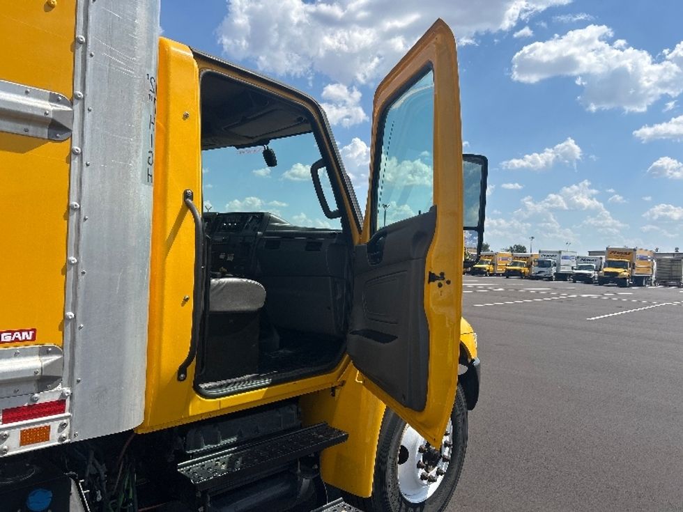 Medium Duty Box Truck-Light and Medium Duty Trucks-International-2022-MV607-Oklahoma City-OK-236,113\n\t\tmiles-$ 38,250 - Image 20