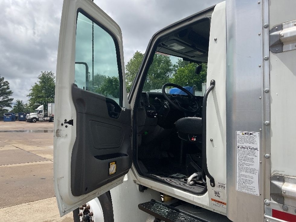 Medium Duty Box Truck-Light and Medium Duty Trucks-International-2022-MV607-Olive Branch-MS-117,779\n\t\tmiles-$ 71,000 - Image 16