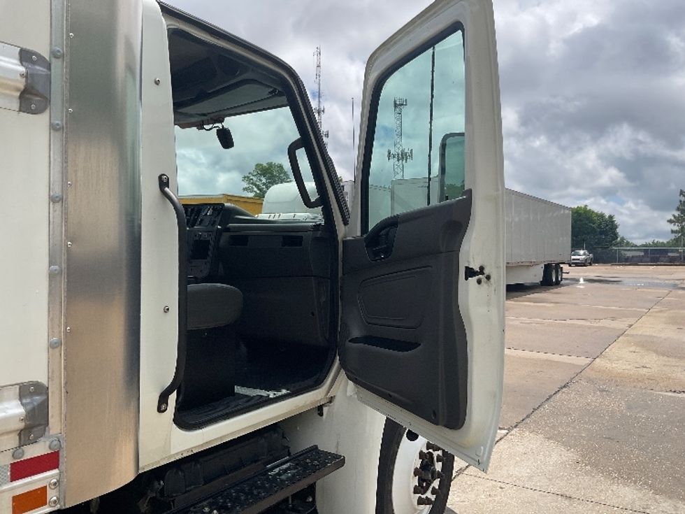 Medium Duty Box Truck-Light and Medium Duty Trucks-International-2022-MV607-Olive Branch-MS-117,779\n\t\tmiles-$ 71,000 - Image 20