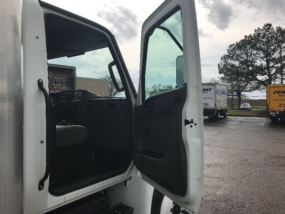 Medium Duty Box Truck-Light and Medium Duty Trucks-International-2022-MV607-Olive Branch-MS-146,580\n\t\tmiles-$ 66,750 - Image 20