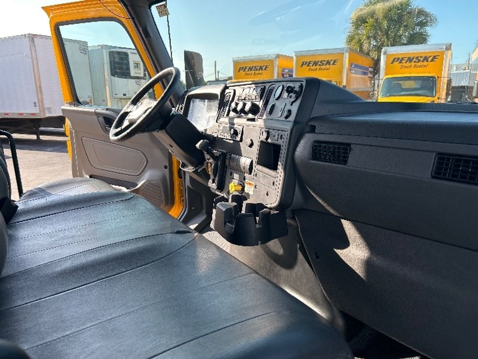Medium Duty Box Truck-Light and Medium Duty Trucks-International-2022-MV607-Orlando-FL-136,366\n\t\tmiles-$ 69,750 - Image 22
