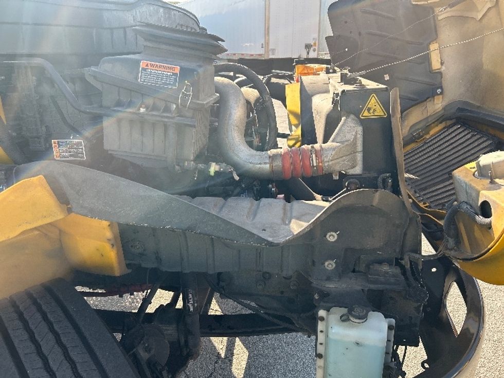 Medium Duty Box Truck-Light and Medium Duty Trucks-International-2022-MV607-Orlando-FL-136,366\n\t\tmiles-$ 69,750 - Image 23