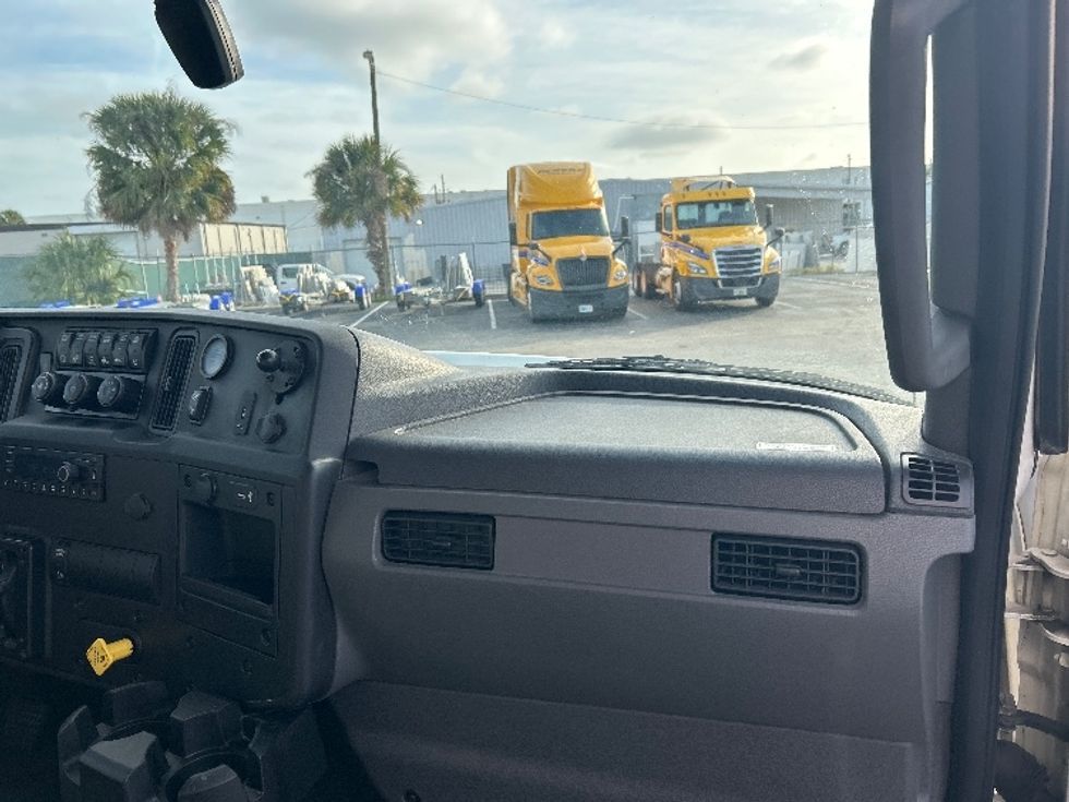 Medium Duty Box Truck-Light and Medium Duty Trucks-International-2022-MV607-Orlando-FL-143,098\n\t\tmiles-$ 66,000 - Image 21